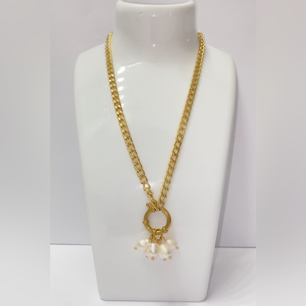 Clasp Charm Freshwater Pearl Cluster Pendant Necklace - Women Jewelry